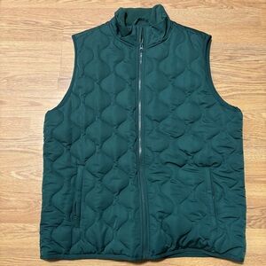 Goodfellow & co men’s puffer vest size L green versatile warm outdoors